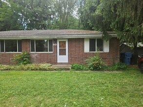 Building Photo - 2 Bedroom 1 Bath Duplex Kent.