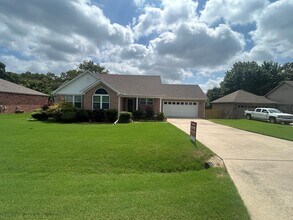 Building Photo - 1611 Roe's Ridge