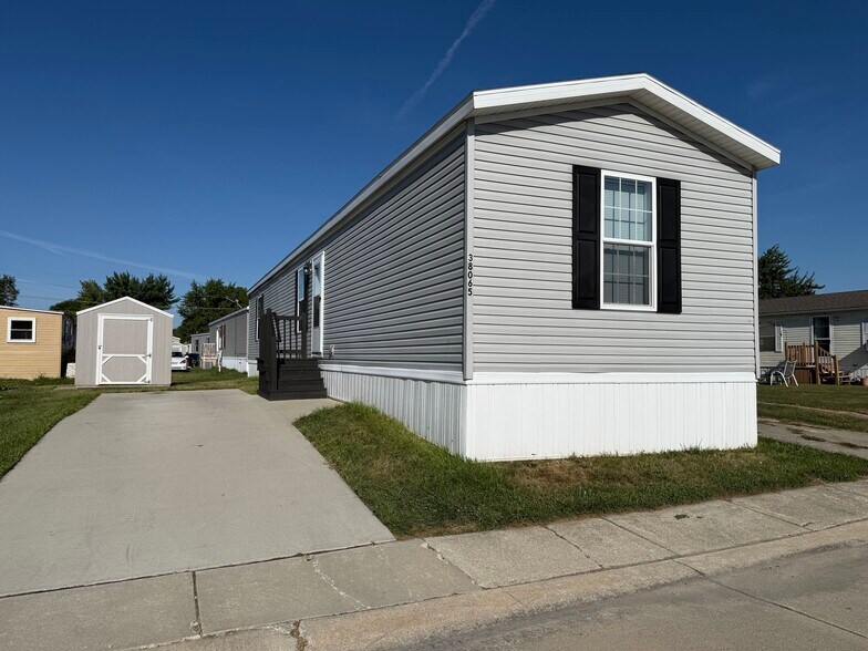 Building Photo - 38065 Marlene Dr