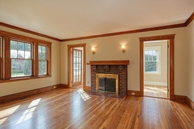 Building Photo - 71 Church St