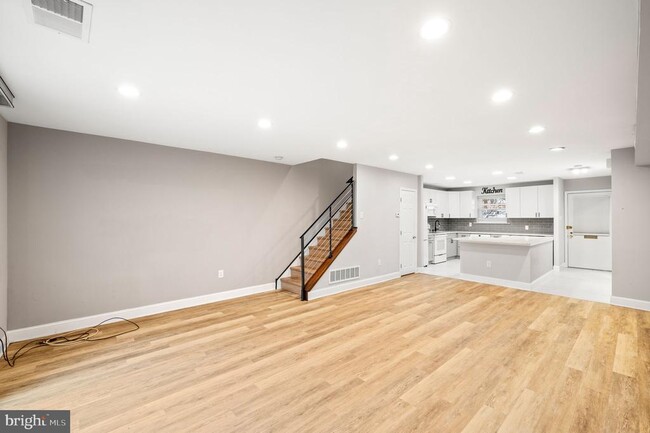 Building Photo - 124 Hampstead Dr