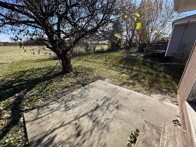 Building Photo - 3910 SW 8th Ter