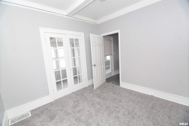 Building Photo - 1124 18th Ave