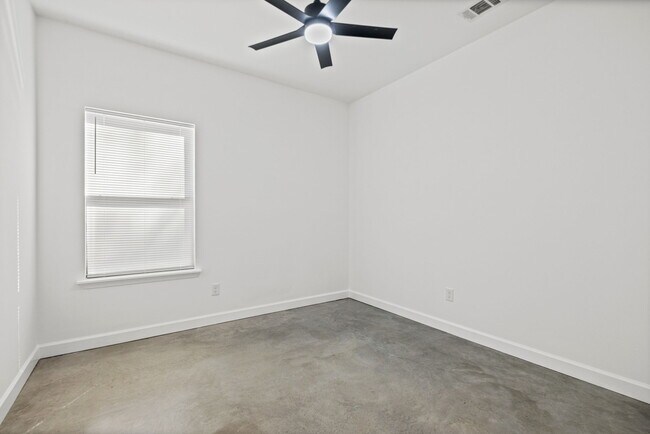 Building Photo - 5694 Myers Rd