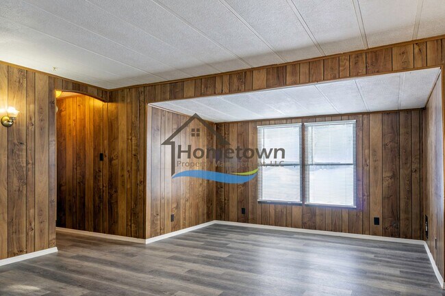 Building Photo - 2 Bedroom 1 Bathroom Home in a Beautiful Remote Rustic Setting Available in Priest River!