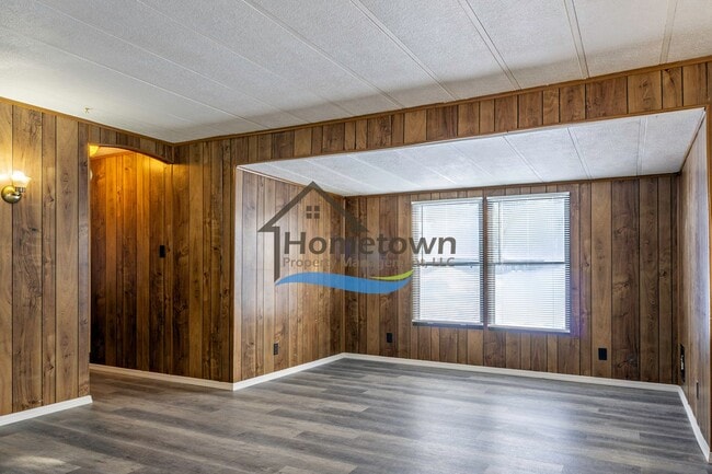 Building Photo - 563 Terry Trl