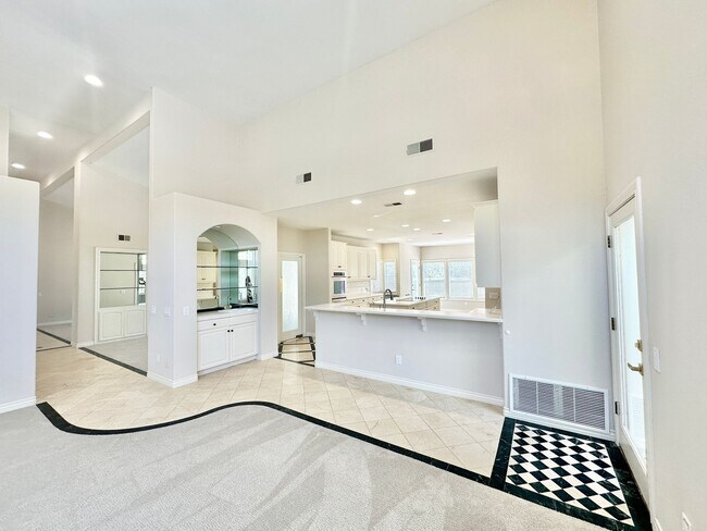 Building Photo - 4286 La Canada Rd