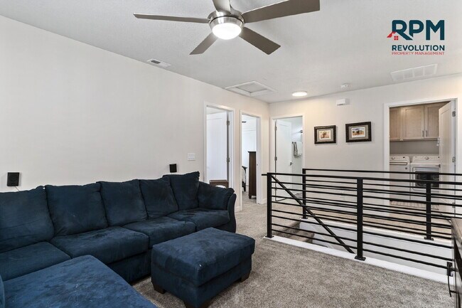 Building Photo - "Charming West Haven Retreat: Spacious 3-B...