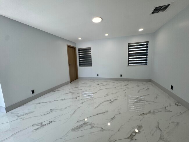 Building Photo - 10225 SW 53rd St