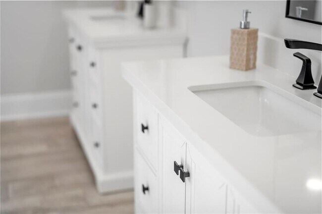 Building Photo - 870 Longstone Landing