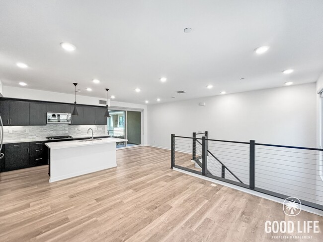 Building Photo - Beautiful 3BD/3BA w/ A/C, In-Unit Laundry, and Attached Garage in Mission Valley!