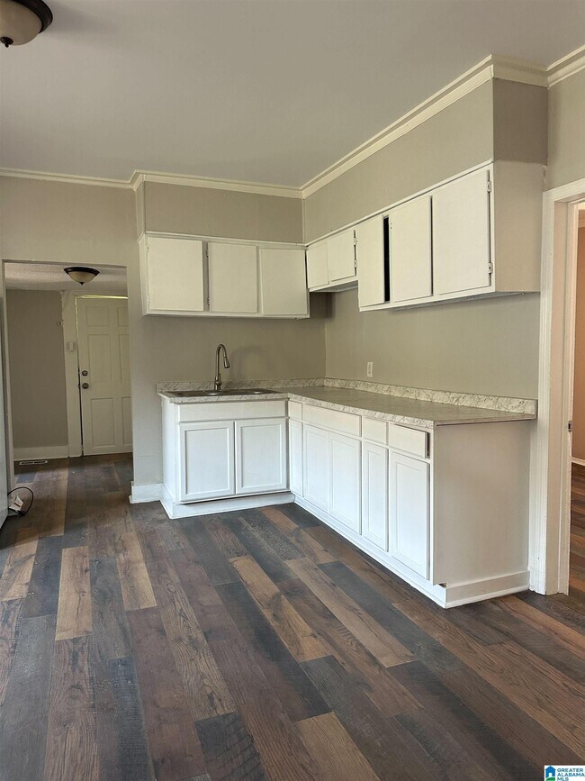 Building Photo - 1304 Avenue G