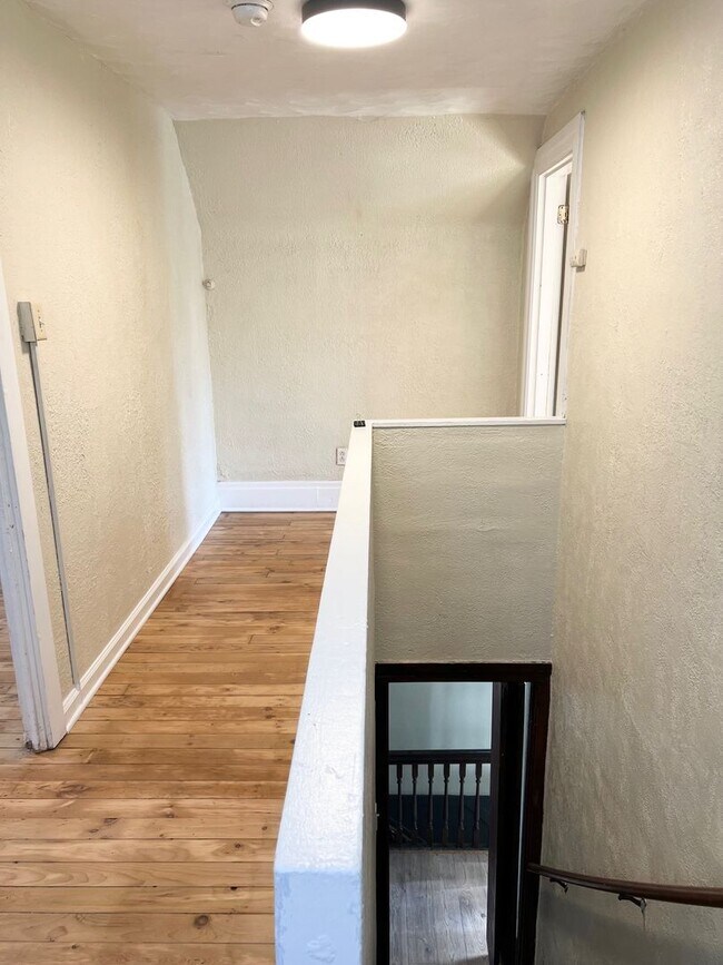 Building Photo - Newly Remodeled 3 or 4 Bedroom in Swissval...