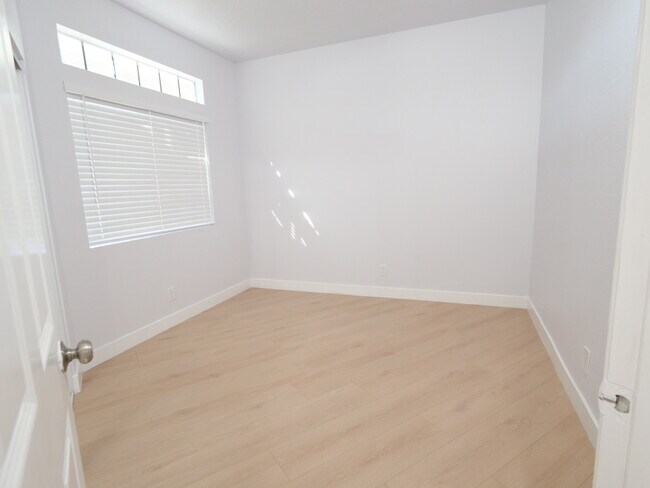 Building Photo - 43 Dover Pl