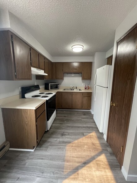 Building Photo - 345 NW Robert St