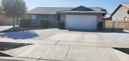 Building Photo - Silverlake's Home- 3 Bedrooms, 2 Bathrooms...