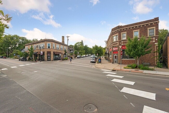 Building Photo - 240 N Irving Ave