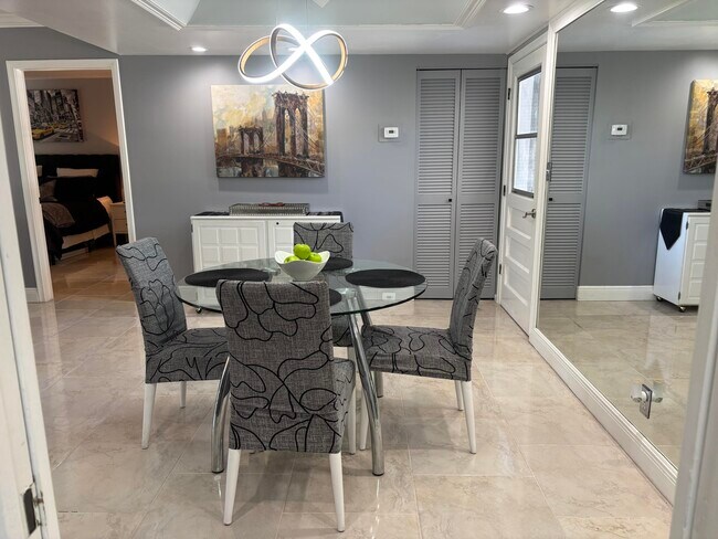 Building Photo - 1705 Presidential Way