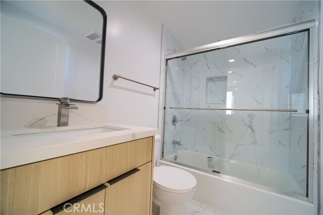 Building Photo - 257 S Ave 54