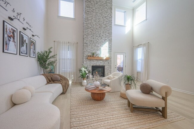 Building Photo - Beautiful 4 bed 3.5 bath over 3000 sq. ft. home with lots of upgrades in Mt. Juliet.  Perfect ent...