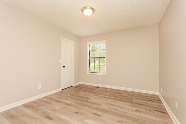 Building Photo - 164 Cedarwood Ct