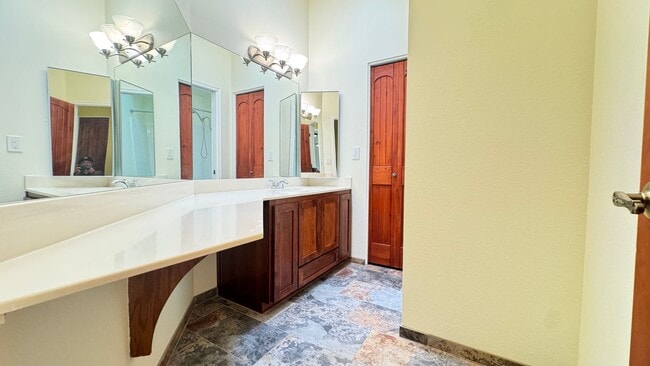 Building Photo - NW (Oracle and Orange Grove) 2 bedroom, 2 bath townhouse, 2 car garage, solar panels, no carpet!