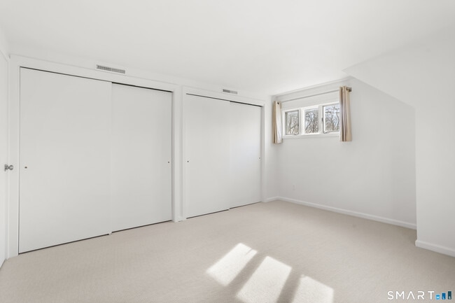 Building Photo - 28 Fillow St