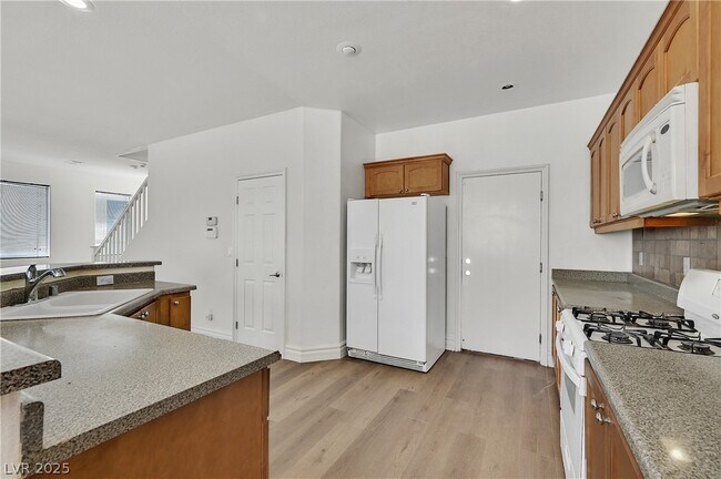 Building Photo - 6632 Babys Tear Pl