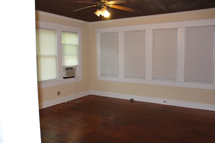 Building Photo - 420 N Green St