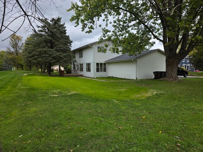 Primary Photo - 732 Poplar Path