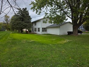 Building Photo - 732 Poplar Path