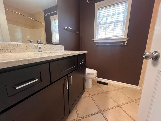 Building Photo - 1093 Wintergreen Ln