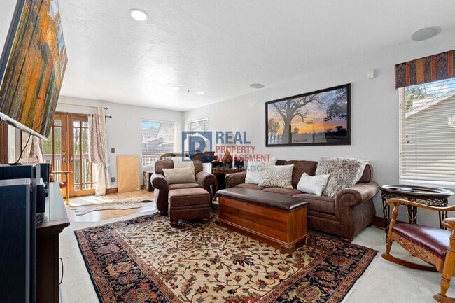 Building Photo - 88 W Irvington Pl