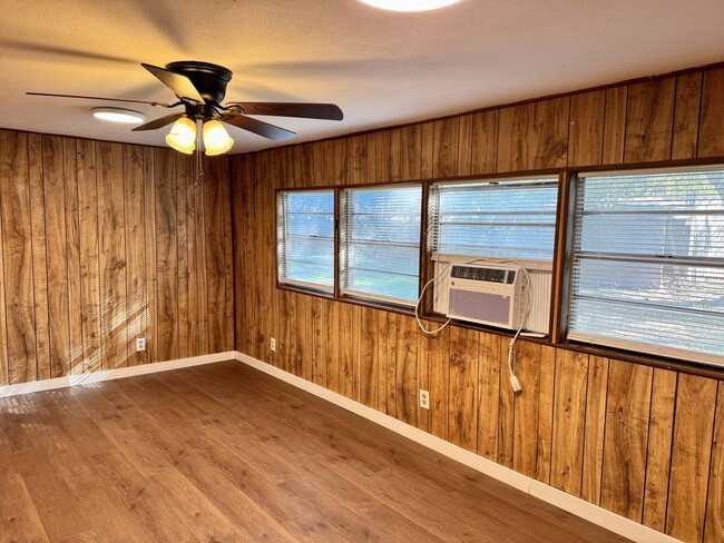 Building Photo - Quiet, 2 Bed 1 Bath Home In Burkburnett