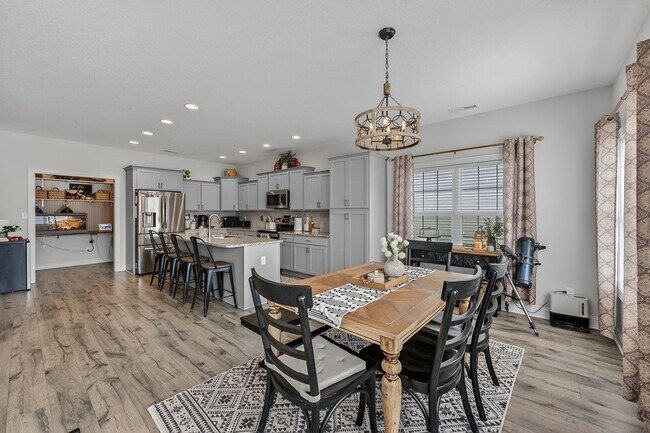 Building Photo - Spacious Stateside Home with Bonus Room & Screened-In Porch