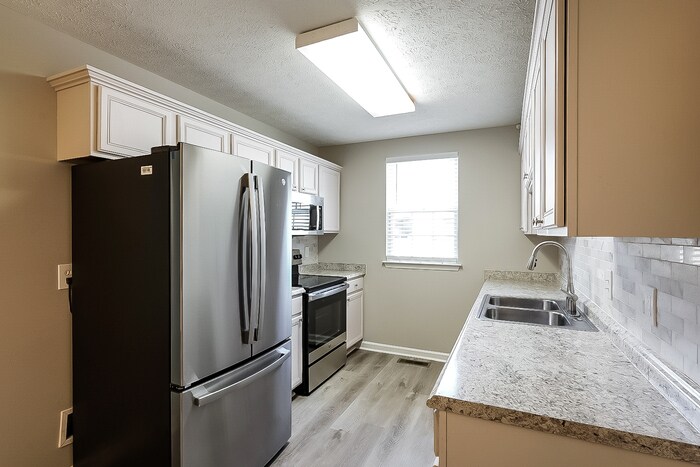 Building Photo - 105 Bradford Cir