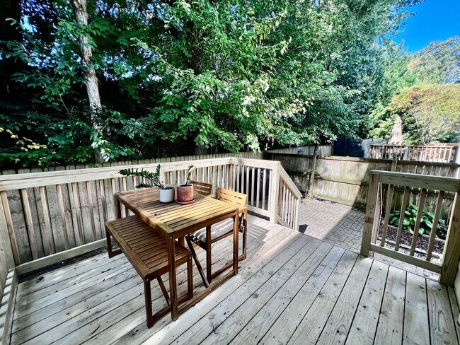 Building Photo - Charming 4 Bedroom home Near Virginia Beac...