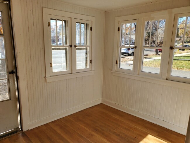 Building Photo - 900 E Myrtle St