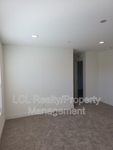 Building Photo - 33030 CA-74