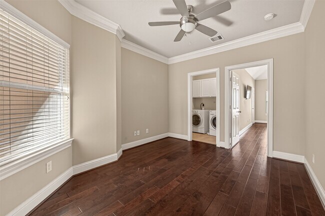 Building Photo - 5708 Petty St