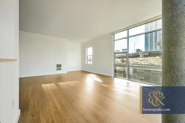 Building Photo - 303 Bryant St