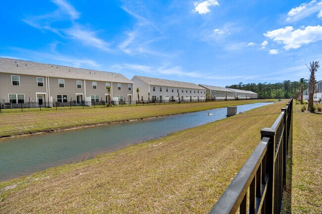 Building Photo - 332 Bayou Loop