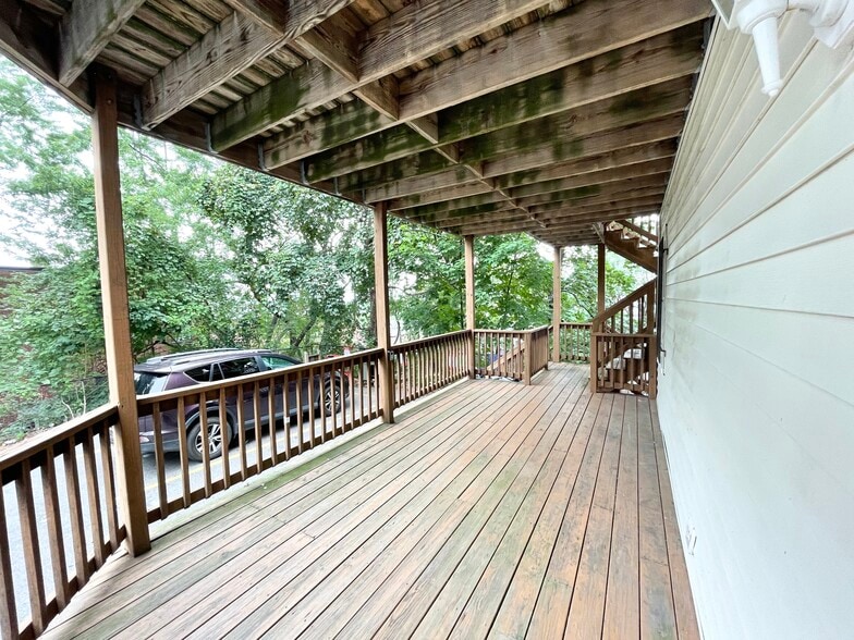 Building Photo - 15 Sunset St