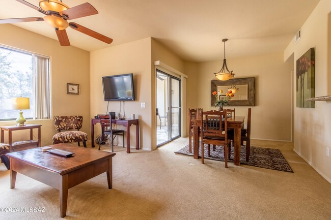 Building Photo - 2550 E River Rd