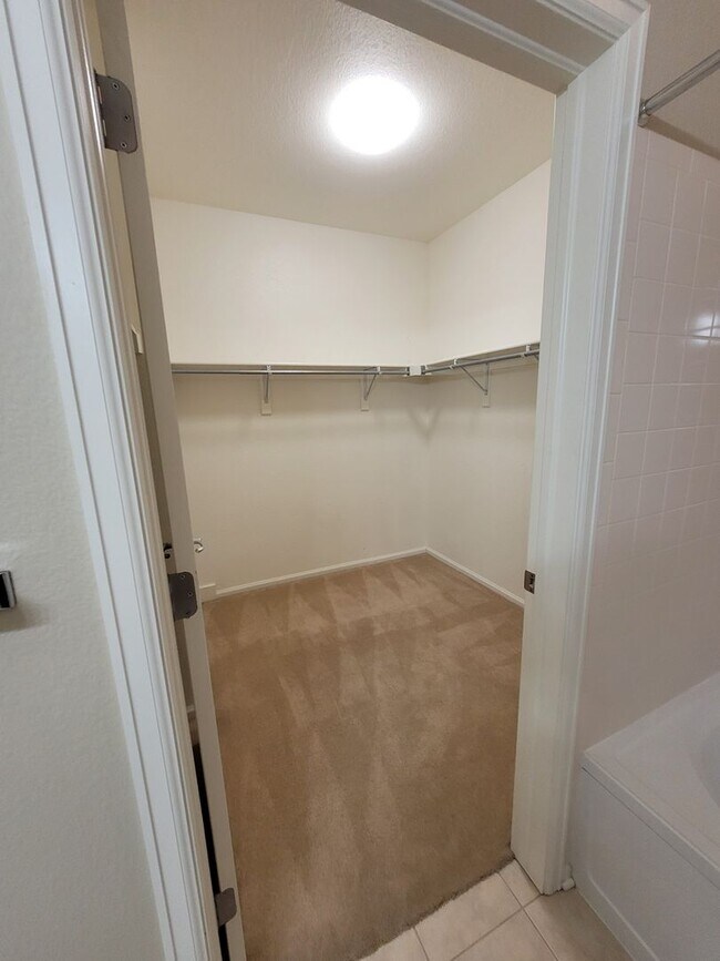 Building Photo - **Cozy condo available in Lowry!!**