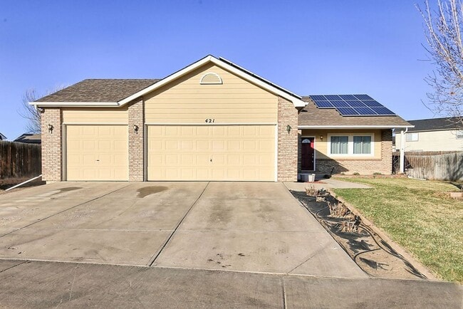 Building Photo - Charming 3 Bedroom Across from Playground & Large Fenced Yard