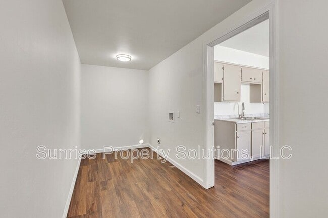 Building Photo - 4908 S Stiles Ave