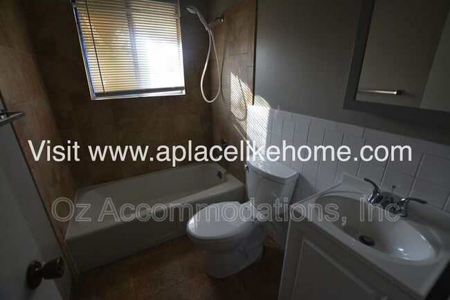 Building Photo - 1606 N 63 Pl