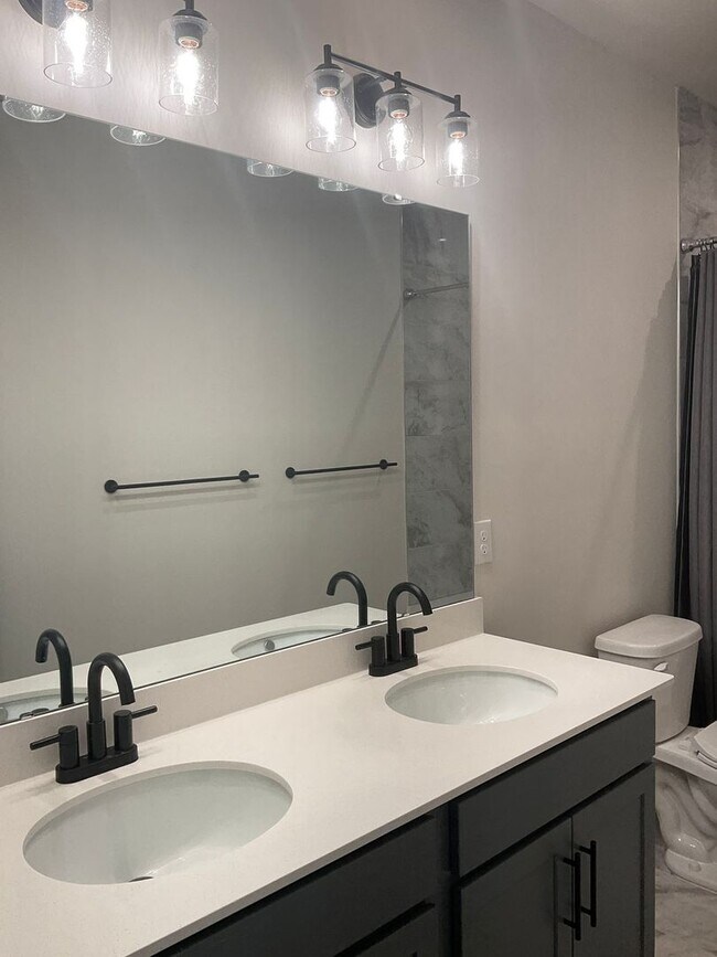 Building Photo - Welcome to this charming two-story townhome in the heart of Belmont, NC.