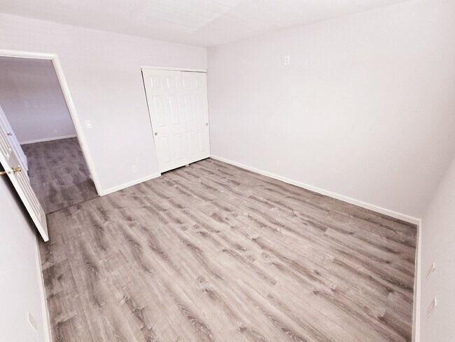 Building Photo - 4360 Twin View Cir